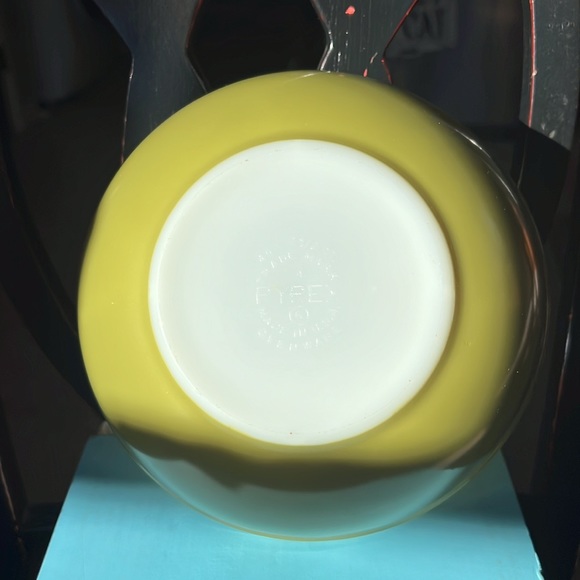 VTG Pyrex 403 Verde 2 1/2 qt Mixing Bowl - Picture 4 of 7